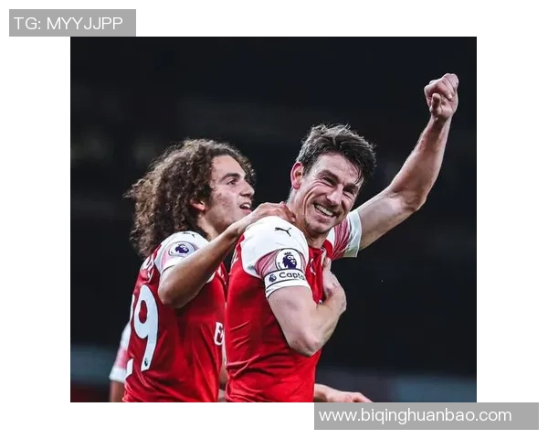 资深球星化身足球记者深度剖析绿茵赛场内外的激情与冷静